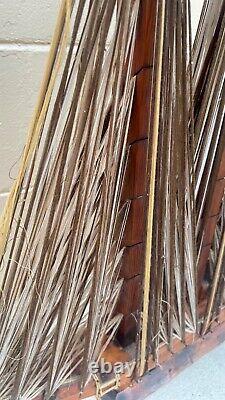 Énorme modèle de bateau en bois et en corde 29 en forme de navire debout - style nautique des années 50 - bateau en bois vintage