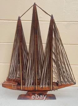 Énorme modèle de bateau en bois et en corde 29 en forme de navire debout - style nautique des années 50 - bateau en bois vintage