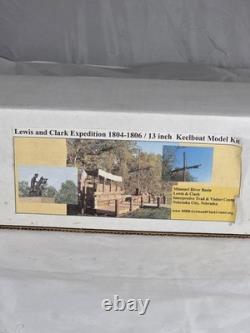 Expéditions Lewis et Clark, 1804-1806 - Kit de maquette de keelboat - 13 pièces en bois et en tissu