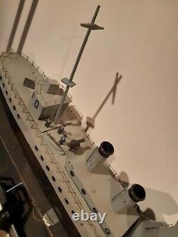 Grand Bateau Modèle Scratchbuilt, Remote Control Navire Militaire 3ft. Rare Rc Boat