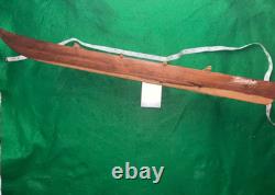 Grand modèle de bateau à balancier samoan en bois sculpté à la main ancien pour touristes 34 1/2