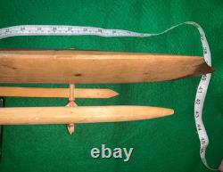 Grand modèle de bateau à balancier samoan en bois sculpté à la main ancien pour touristes 34 1/2