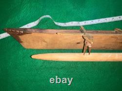 Grand modèle de bateau à balancier samoan en bois sculpté à la main ancien pour touristes 34 1/2