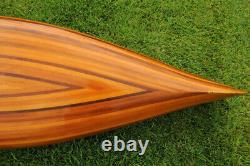 Grande affichage Canoë en cèdre fabriqué en bandes 10' Modèle en bois sans côtes Woodenboat USA