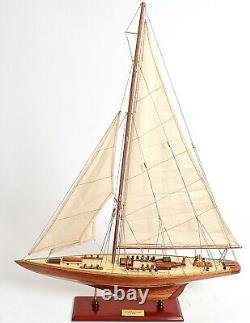 Grande maquette de voilier en bois 'Endeavour' pour décoration nautique