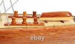 Grande maquette de voilier en bois 'Endeavour' pour décoration nautique