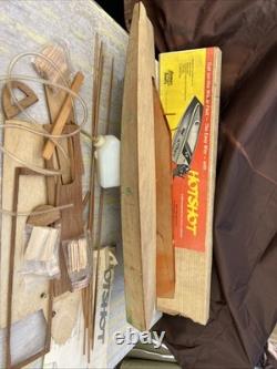 Kit de bateau de course RC DUMAS Hotshot 44 en bois à double coque vintage