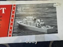 Kit de bateau en bois Dumas U. S. S. Crockett ouvert