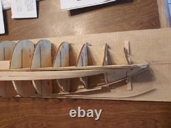 Kit de bateau modèle Bluejacket Mahogany Runabout RC Chris Craft classique de hors-bord Kit de bateau modèle Bluejacket Mahogany Runabout RC Chris Craft classique de hors-bord