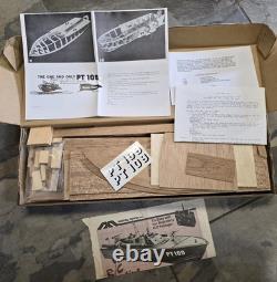 Kit de bateau modèle RC Dumas Pt 109 Vintage. JFK John F Kennedy. RARE ! NOS ! COMPLET.