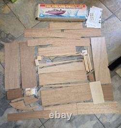 Kit de bateau modèle RC Dumas Pt 109 Vintage. JFK John F Kennedy. RARE ! NOS ! COMPLET.
