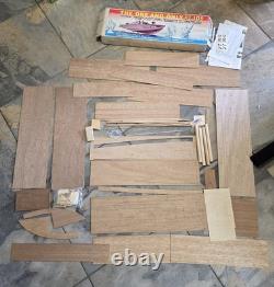 Kit de bateau modèle RC Dumas Pt 109 Vintage. JFK John F Kennedy. RARE ! NOS ! COMPLET.