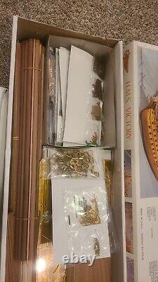 Kit de maquette en bois vintage du HMS Victory