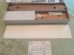 Kit de modélisme de bateau Varney L. S. T. de 1944 extrêmement rare dans sa boîte d'origine avec instructions