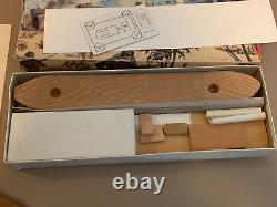 Kit de modélisme de bateau Varney L. S. T. de 1944 extrêmement rare dans sa boîte d'origine avec instructions