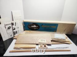 Kit de modélisme de bateau de remorqueur Shelly Foss Dumas Boats # 1206 avec moteur, matériel de fonctionnement, et plus.