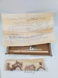 Le Kit de modèle de bateau The Laughing Whale AMERICA #143 dans sa boîte originale 18