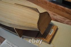 Le kit de maquette en bois du canot CATSPAW, partiellement monté, kit vintage rare