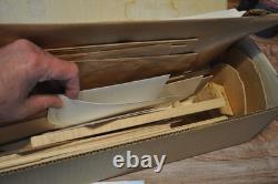 Le kit de maquette en bois du canot CATSPAW, partiellement monté, kit vintage rare