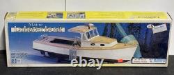MIDWEST PRODUCTS MAINE LOBSTER BOAT Modèle d’exposition en bois Boothbay boîte ouverte à lire