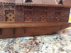 Maison de bateau modèle en bois de noyer sculpté à la main VINTAGE RARE du Cachemire en Inde