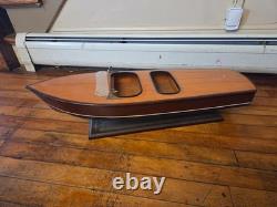 Maquette d’exposition de grande taille 30 1/2 d’un speedboat runabout Chris-Craft vintage