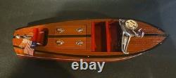 Maquette de bateau RTG R-C Craft à triple cockpit - neuve en boîte avec support ! Vendeur américain