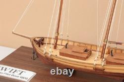 Maquette de bateau SWIFT Virginia Pilot Boat 1805 terminée avec vitrine d’exposition
