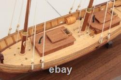 Maquette de bateau SWIFT Virginia Pilot Boat 1805 terminée avec vitrine d’exposition