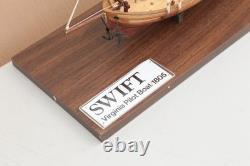 Maquette de bateau SWIFT Virginia Pilot Boat 1805 terminée avec vitrine d’exposition