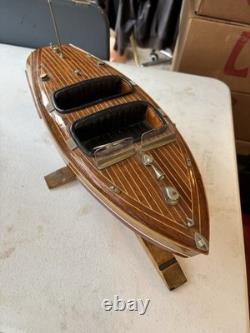 Maquette de bateau en bois Cris Craft