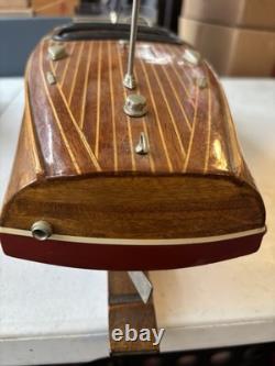 Maquette de bateau en bois Cris Craft