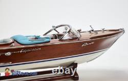 Maquette de bateau rapide en bois RIVA AQUARAMA 21 entièrement construite pour exposition
