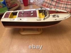 Maquette de bateau rapide vintage motorisé en bois