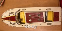 Maquette de bateau rapide vintage motorisé en bois