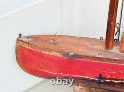 Maquette de bateau yacht à voile ancien pour étang