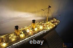 Maquette de navire en bois du RMS Titanic avec lumières Maquette du navire RMS Titanic