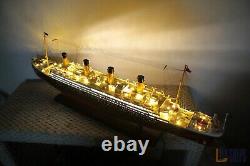 Maquette de navire en bois du RMS Titanic avec lumières Maquette du navire RMS Titanic