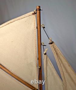 Maquette de yacht de bassin vintage en bois, coque de 20, gréement en laiton, voiles en coton