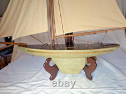 Maquette de yacht de bassin vintage en bois, coque de 20, gréement en laiton, voiles en coton