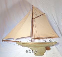 Maquette de yacht de bassin vintage en bois, coque de 20, gréement en laiton, voiles en coton