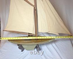 Maquette de yacht de bassin vintage en bois, coque de 20, gréement en laiton, voiles en coton