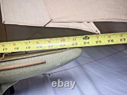 Maquette de yacht de bassin vintage en bois, coque de 20, gréement en laiton, voiles en coton