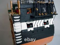 Maquette en bois de la section transversale du USS Constitution de Model Shipways à l'échelle 1:76.