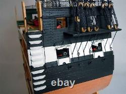 Maquette en bois du modèle réduit de la section transversale du USS Constitution de Model Shipways à l'échelle 1/76 de 1797.