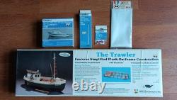 Midwest Le kit de bateau en bois Trawler 118, système d’alimentation, quincaillerie, toile de verre