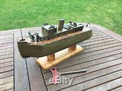 Modèle Bateau En Bois Sculpté, Mouvement D'horlogerie. Début Du 20ème Siècle