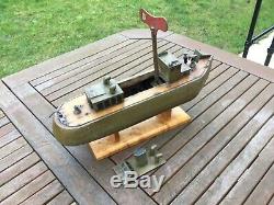 Modèle Bateau En Bois Sculpté, Mouvement D'horlogerie. Début Du 20ème Siècle
