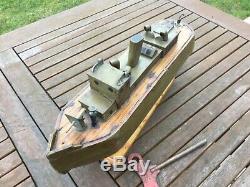 Modèle Bateau En Bois Sculpté, Mouvement D'horlogerie. Début Du 20ème Siècle