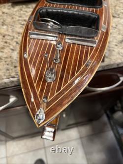 Modèle Chris Craft Bateau de vitesse en bois 1940 Barrel Back 19 pieds. Runabout sur mesure